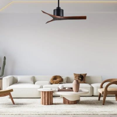 Destratificateur de la marque Atlas Fan dans un grand salon épurée bohème